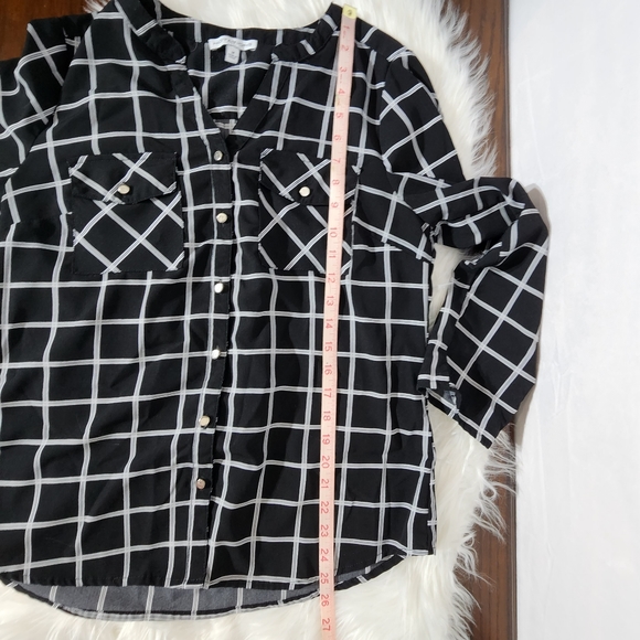 Notations Black and White Checkered Long Sleeve Button Front Blouse, Medium - Picture 12 of 12